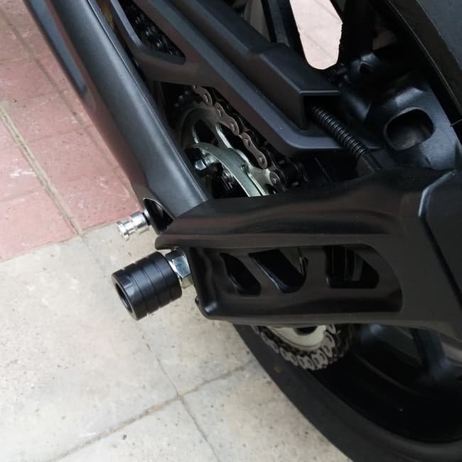 Swingarm protector compatible with Yamaha MT-09 2017-2020
