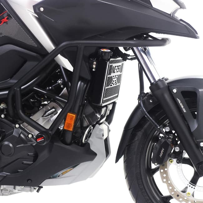 Honda NC700X / NC750X 2012-2026 modelleriyle uyumlu, darbe emici pedlere sahip GPK motor koruma demiri.