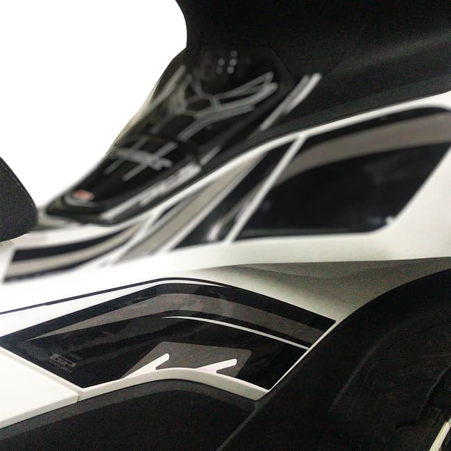 Adesivos 3D para estribo lateral GPK compatíveis com Honda PCX 125 2021-2024 preto/cinza (par)