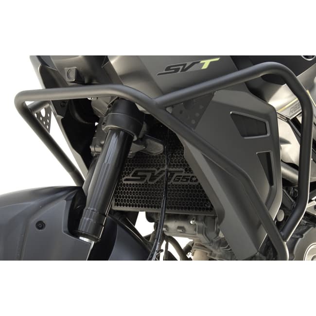Cosmo radyatör koruma kapağı, QJ Motor SVT650 / SVT650X 2022-2026 modelleriyle uyumludur.