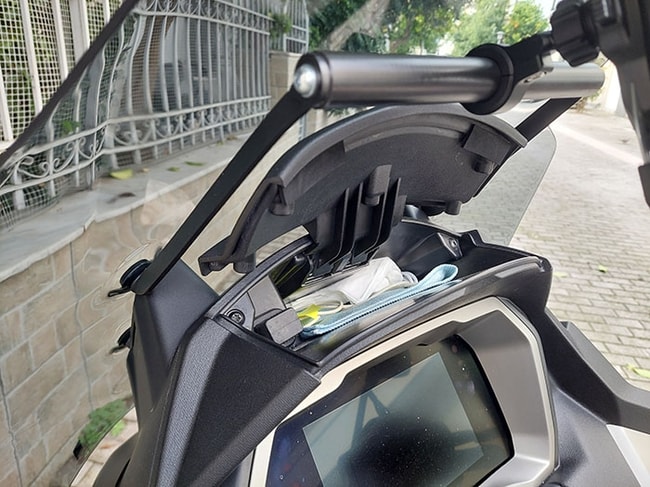Smartphone / GPS bracket for Piaggio MP3 400 / MP3 530 hpe 2022-2024