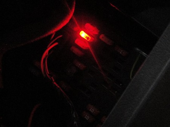 Set of fuses with LED warning