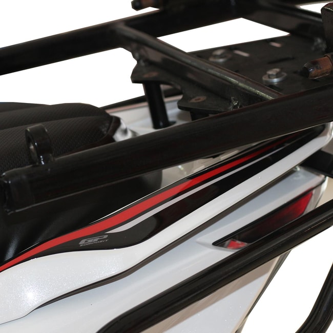 Naklejki na ogon GPK 3D do Honda PCX 125 2021-2023 czarno-czerwone (para)