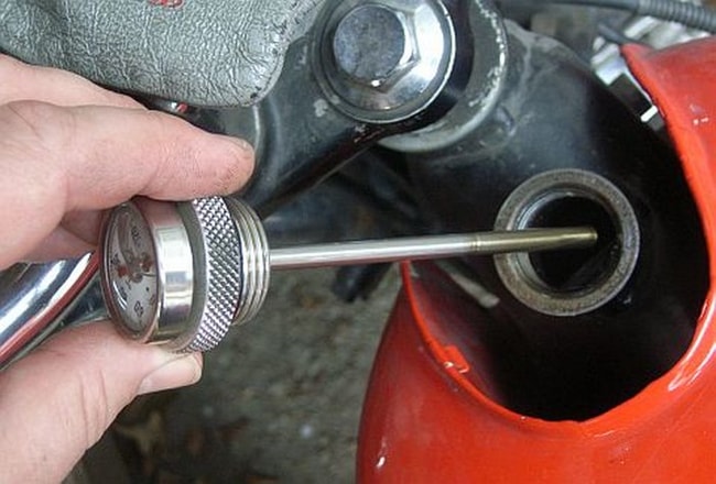 Tappo di riempimento olio Honda CBF / Hornet con indicatore di temperatura
