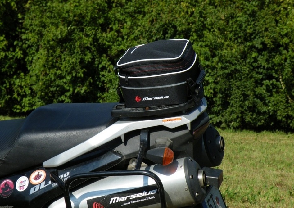 Universal expandable motorcycle tail bag