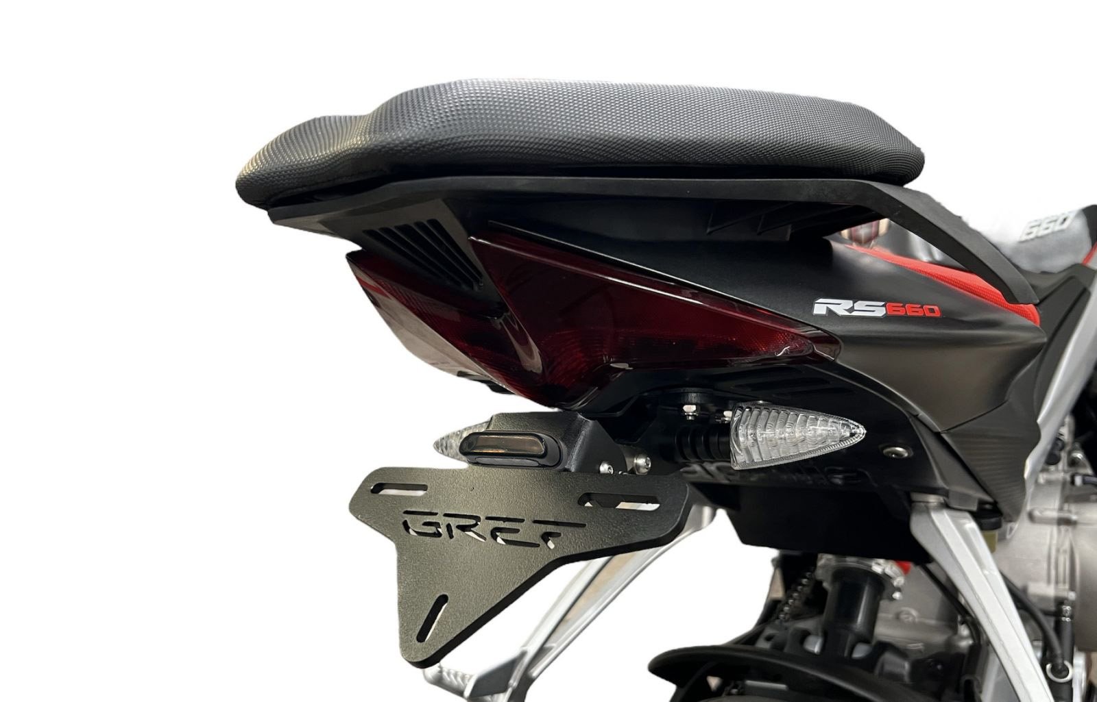 GREF plaka tutucusu Aprilia RS 660 2021-2024 ile uyumludur (açılır